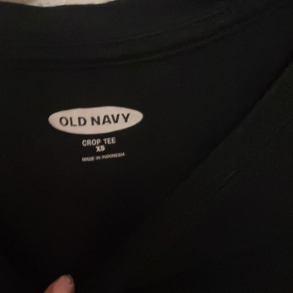 Old navy black cropped tee - Picture 3 of 3